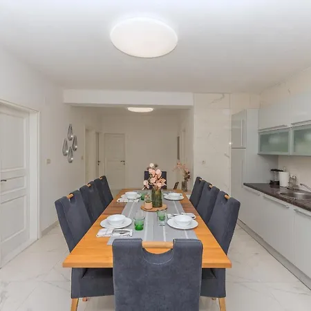 Sole Mio -sea View Apartment Makarska